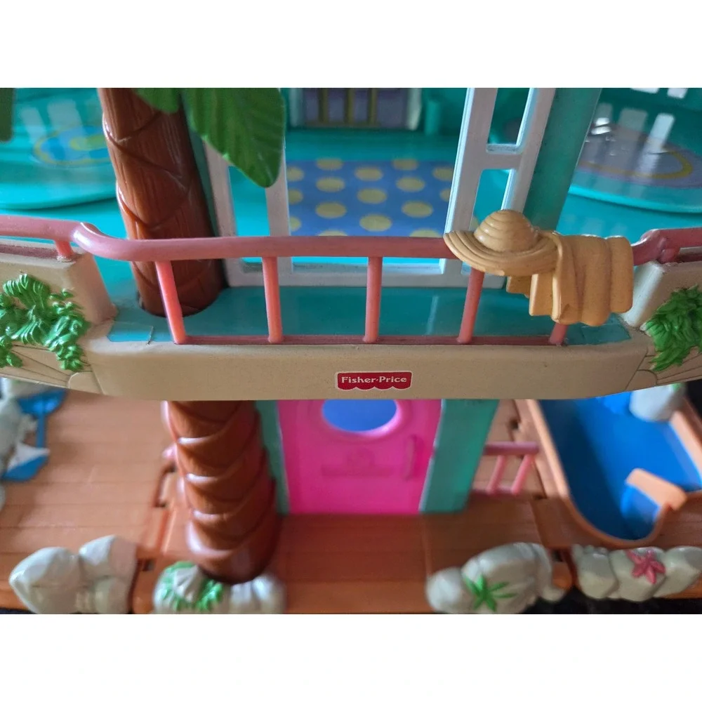 Vintage 2000 Fisher-Price Sweet Streets Beach House Dollhouse Shell #75118 As-Is